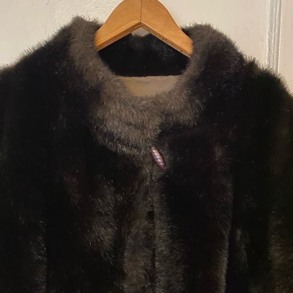 Vintage D’Esprit faux fur coat - Picture 3 of 10